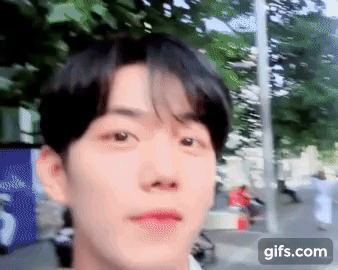  4세대 남자아이돌 비주얼 원탑이라 불리는...
