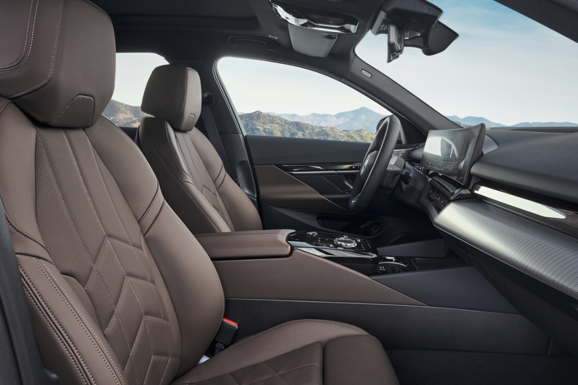  BMW i5 커브드 대시보드