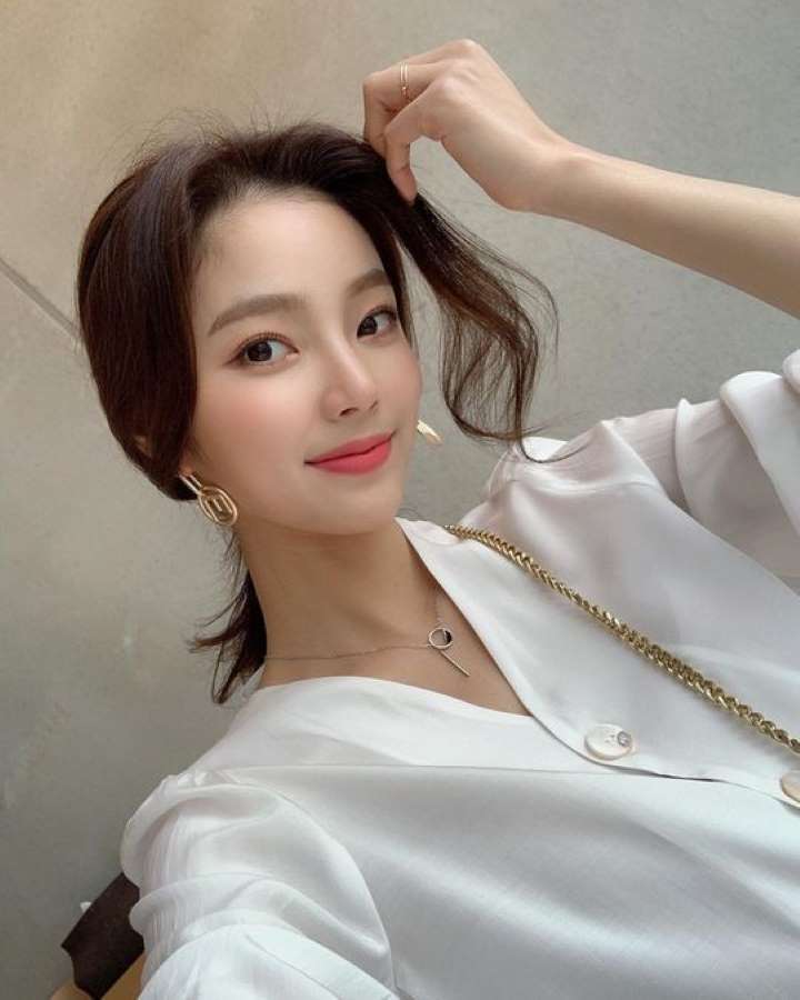  오창석과 연애의 맛에서 함께 출연하여 연인 관계가 된 모델 이채은