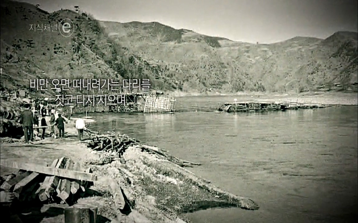 지식채널-e모두의 도로길 위, 누군가의 삶은 멈추었고 세상은 빨라졌다.mp4_20220506_205949.338.jpg