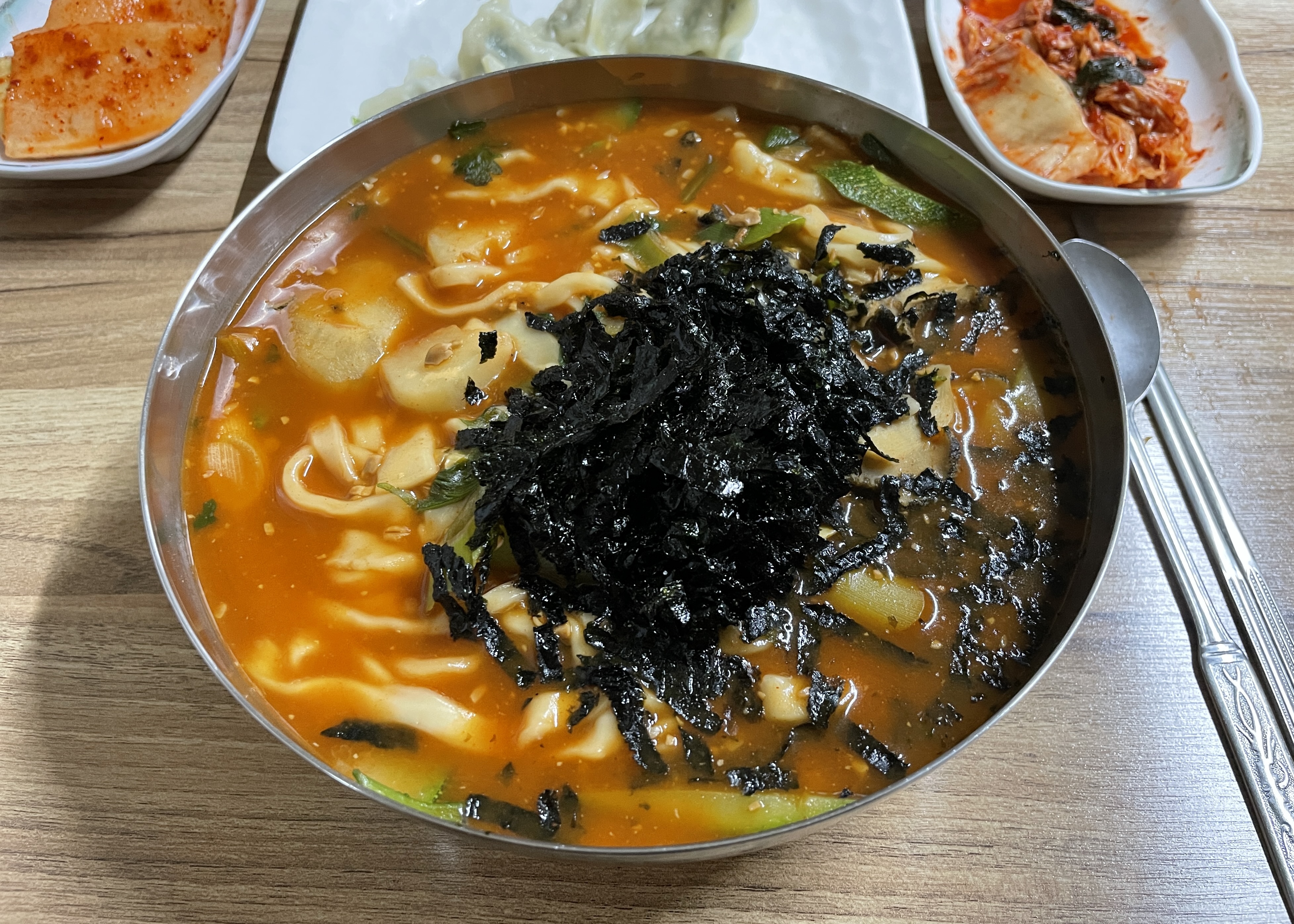  [맛집] 강원도 속초 맛집 - 등산 후엔 시원한 장칼국수 맛집 ‘왕박골식당’