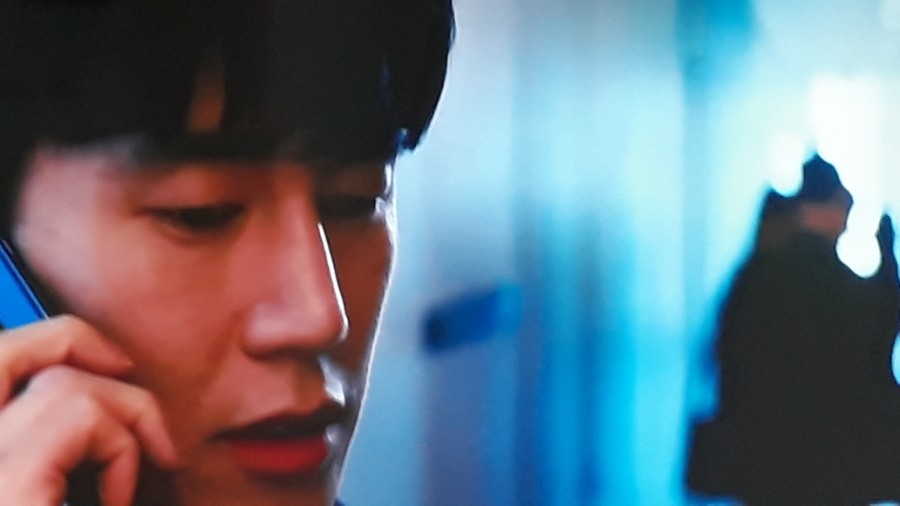 침입자(2019) 미스터리 공포 스릴러 한국영화 102분 감독 송원평 출연 송지효 김무열 예수정 최상훈 서희정 9