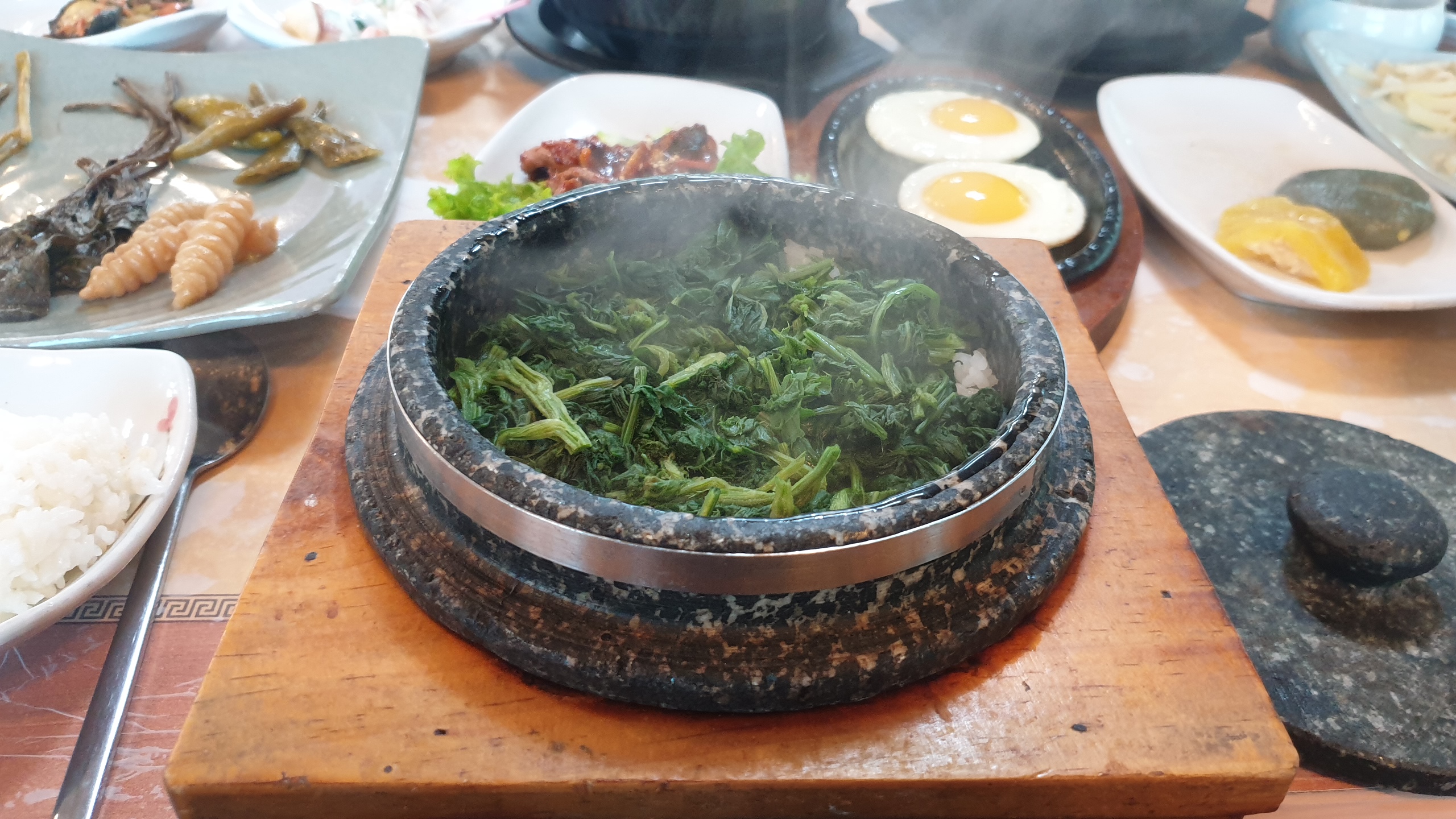  수라상에도 오르던 어수리나물밥, 영월 솔잎가든