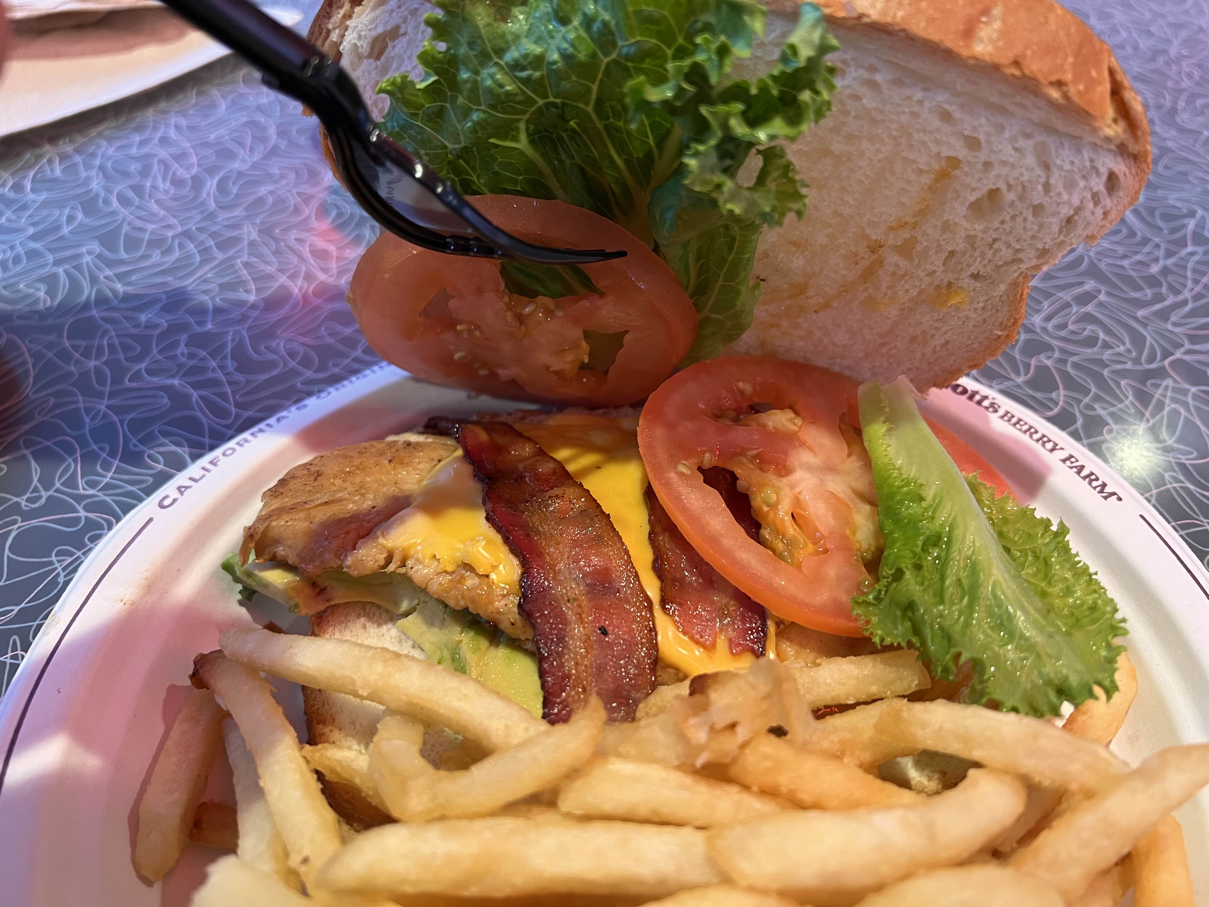 건강한 맛이 느껴지는 ABC 샌드위치입니다.