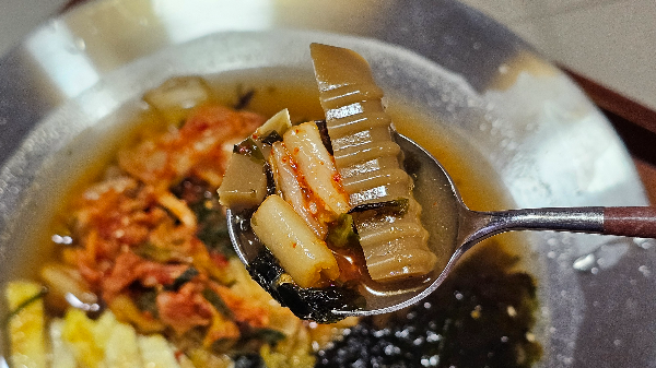 완성된 도토리묵밥