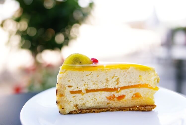 노란색-치즈-케이크-한조각
