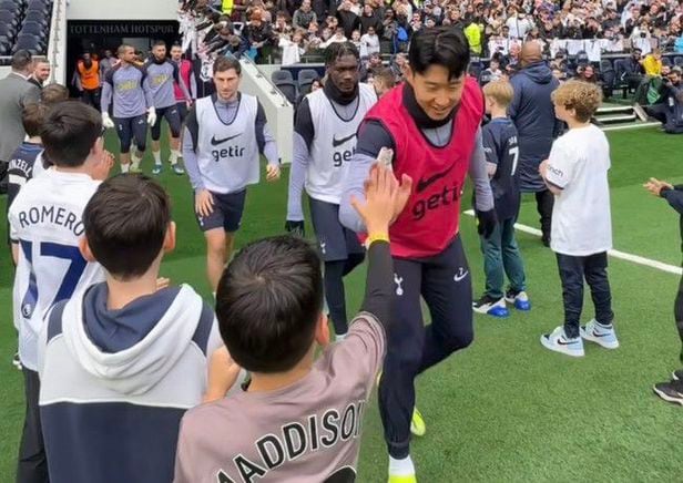 손흥민 화해룩 맨투맨티