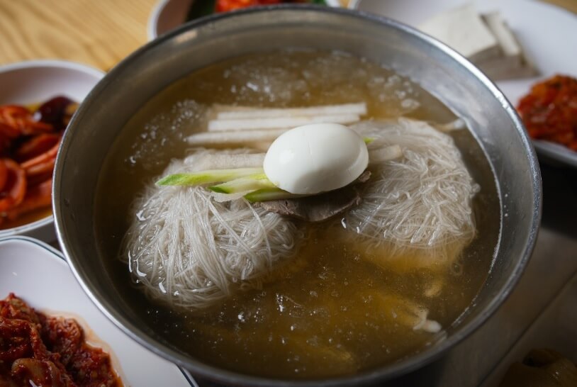 생생정보 오늘 또 방문 스타밥집 가수 김수찬 단골 인천 24시 경희궁 효성점 왕갈비탕 돼지왕갈비 맛집