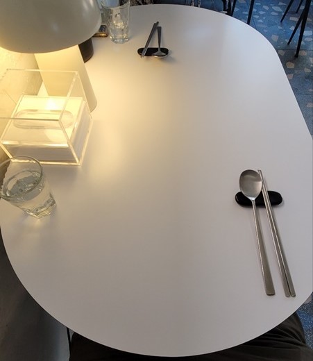 해방식당 - 2인 테이블