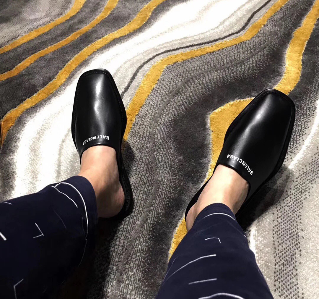  [BALENCIAGA] 발렌시아가 까레라 뮬 샌들 607494 WA726 1006