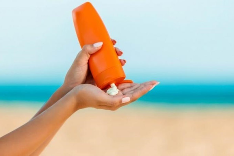 자외선 차단제(SPF 30 이상) 사용하기