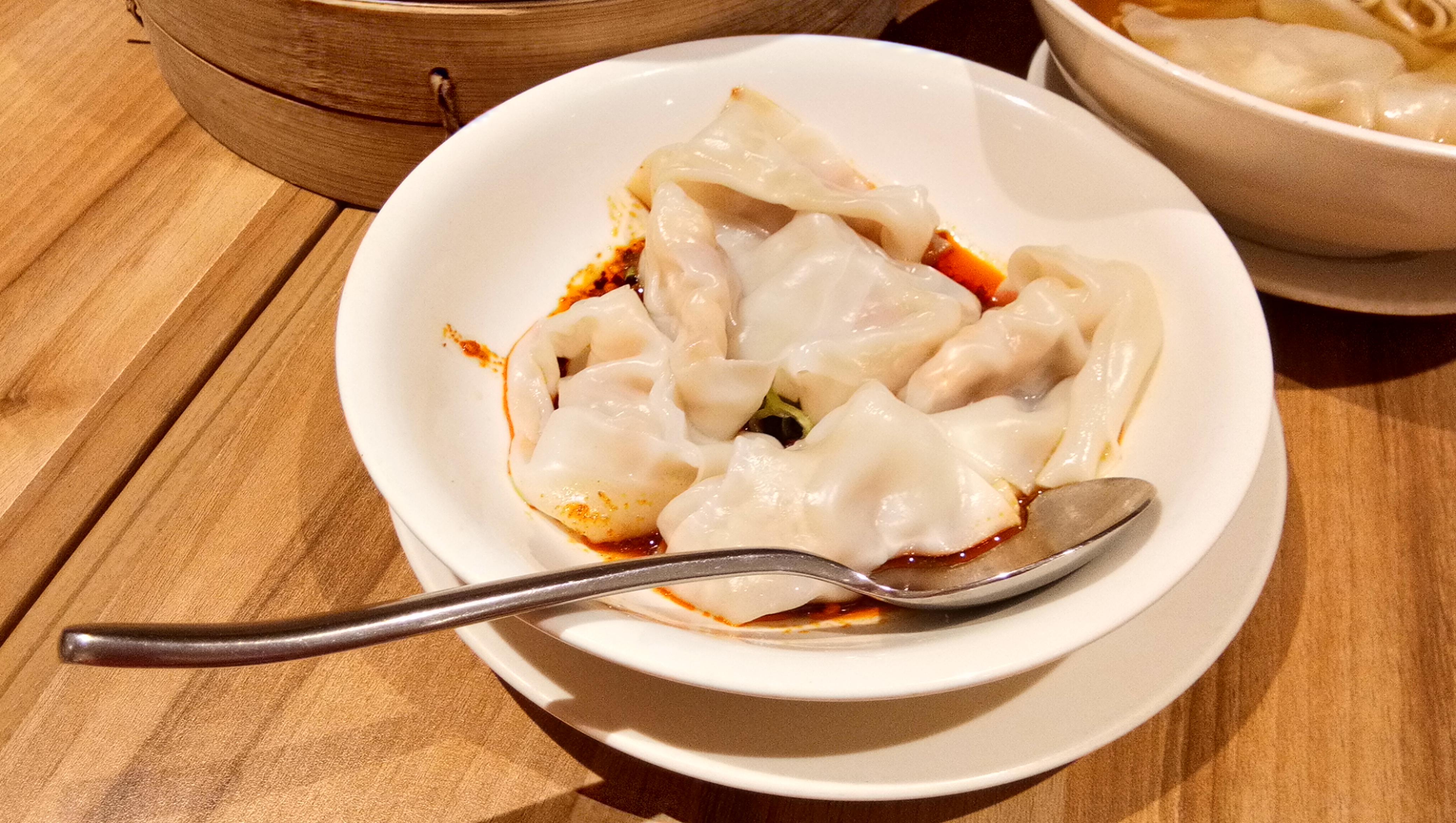 필리핀 맛집 딘타이펑 - 특제 매운 소스와 돼지고기&새우 완톤