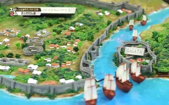 [344회] 역사저널 그날 - KBS[세계사를 바꾼 승부③ 1453 오스만, 동로마 제국을 무너뜨리다] 오스만 군대의 끝없는 공격에도 굳건했던 콘스탄티노플. 천년 요새로 불렸던 만큼 콘스탄티노플의 높고.ts_20220320_165443.296.jpg