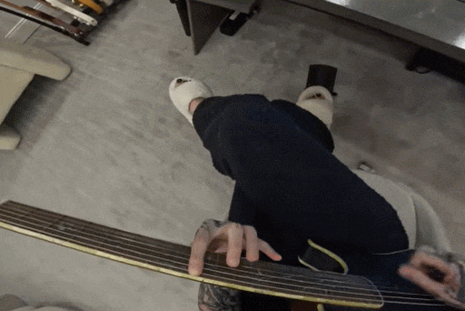 밴드 폴리피아 &#39;팀 헨슨&#39;의 놀라운 연주 실력 VIDEO: Guitarist Tim Henson Shows off Amazing Skills With Unplugged Performance of Polyphia’s “Playing God”