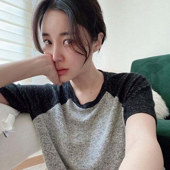 배우 윤진이 반박 강남 업소녀 출신 루머, 유튜버 이름 주소 '짜르위키', '고급 알콜하우스에서 삥친 돈으로 매니저와 눈맞아 동거까지한 여배우 Y양 정체', 프로필