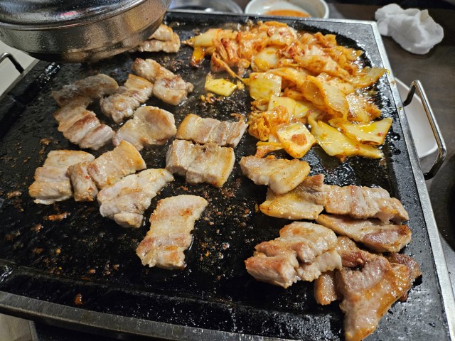 삼겹살과 김치 사진