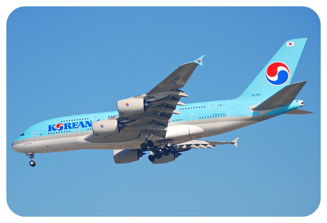 대한항공-A380-여객기-파란-하늘-비행-중-사진