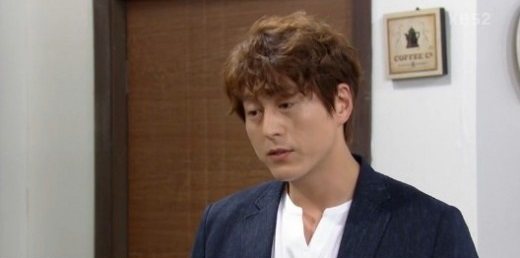 "자기야 엄마가 우리 전 재산 관리해준다고 월급 전부 엄마통장으로 넣으래!" 우리부부 재산 시어머니에게 맡기자며 계약서 들이밀고 사인하라는 남편..
