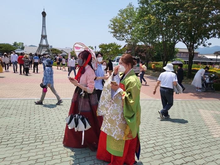 장미한복 이미지