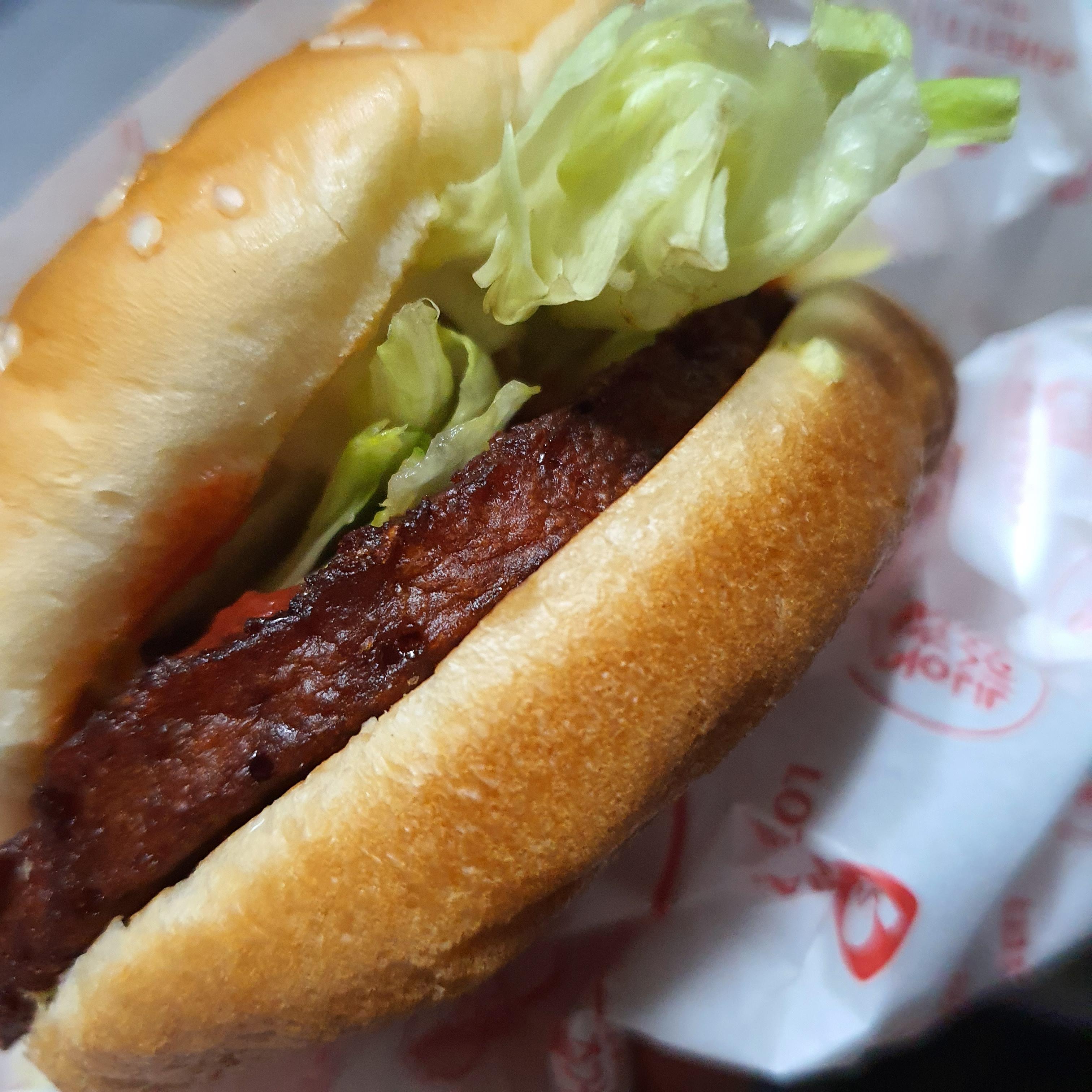  롯데리아 미라클버거2, 가격은 줄었지만 볼품없어짐, 맛있긴 함, 채식버거이나 비건인지는 잘 모르겠음