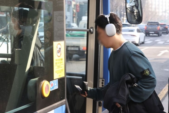  “코로나 격리 권고” 일상회복 속도 내는 정부…계획 대폭 앞당기나