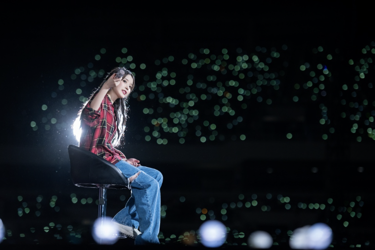  아이유 팬도 몰라본 마시멜로우 변장, 아이유 전시회 팬들에게 깜짝 이벤트, 콘서트