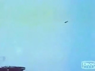 전투기 째로 돌격하는 끔찍한 자살공격&#44; 카미카제 폭격.gif