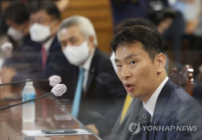  칼잡이 출신 '그'가 경고하자 연 7%대 은행 주담대 금리 5%대로