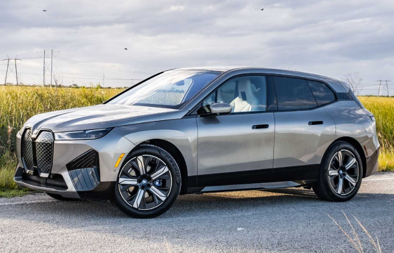 2023 BMW iX M60 넉넉한 파워의 럭셔리 전기 SUV