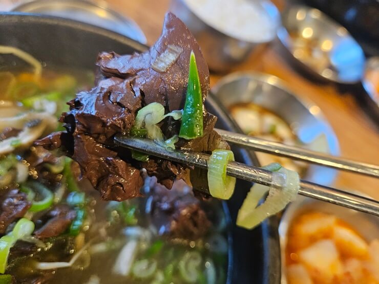 대한민국 3대 원조 해장국 맛집 &#39;청진옥&#39;
해장국에 들어 있는 선지