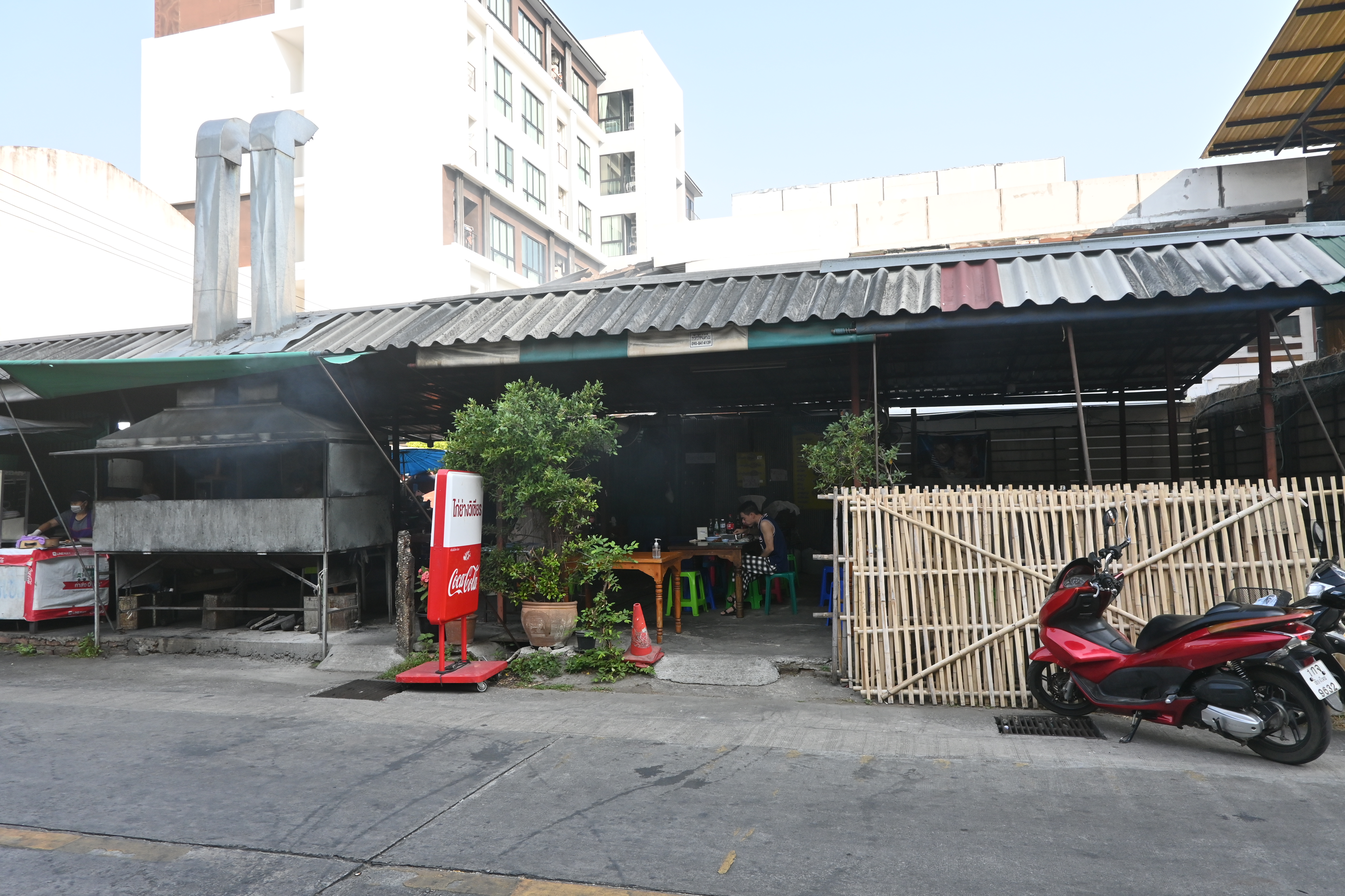  치앙마이 위치안부리 로스트치킨(옥수수 쏨땀, 까이양)