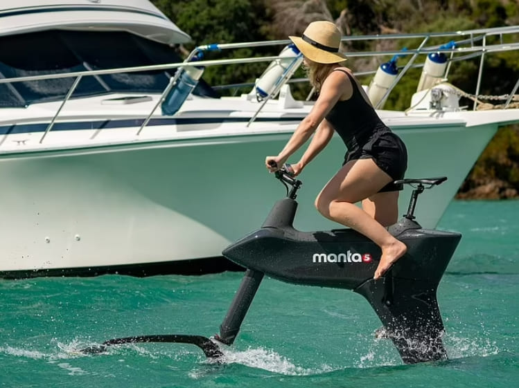 물 위를 달릴 수 있는 자전거 VIDEO: The e-bike you can ride on water: Incredible Hydrofoiler SL3