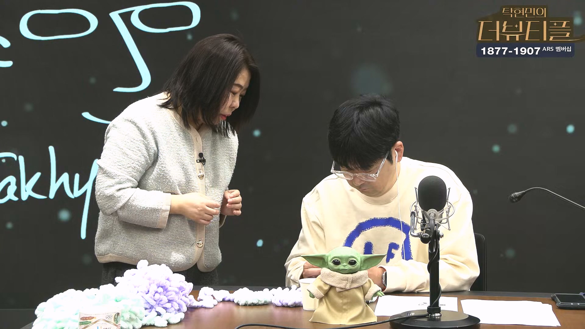[#탁현민의더뷰티플] 진정한 예술가는 그 무엇도 경멸하지 않는다 ¦ 2024년 12월 27일 금요일 ¦ 다시 19회 (1080p_30fps_H264-128kbit_AAC).mp4_20241227_151523.095.jpg
