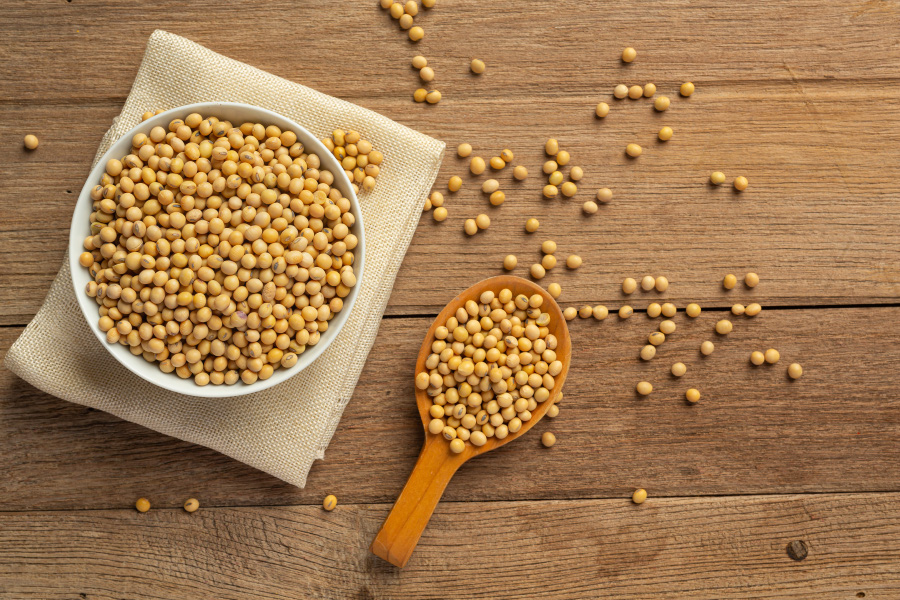 soybean-seeds-wooden-floor-hemp-sacks-food-nutrition-concept-900