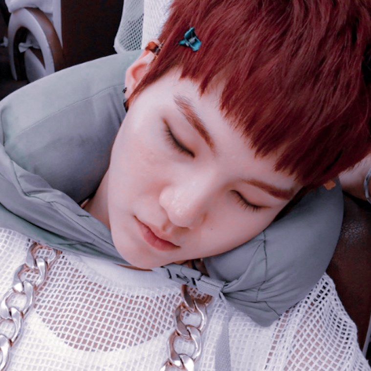  깊은 잠에 빠져든 방탄소년단 슈가