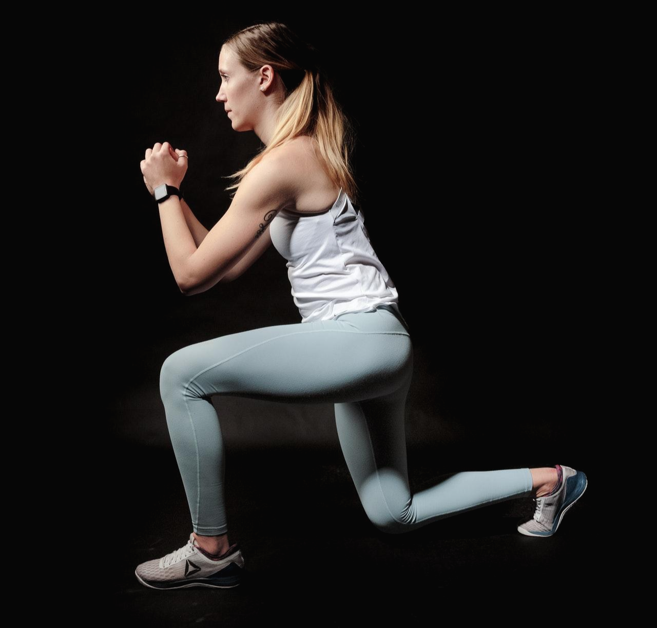 런지(Lunge)는 스쿼트만큼 하체운동의 꽃이라 불립니다. 런지 합시다!! 런지(Lunge)는 스쿼트만큼 하체운동의 꽃이라 불립니다. 런지 합시다!!