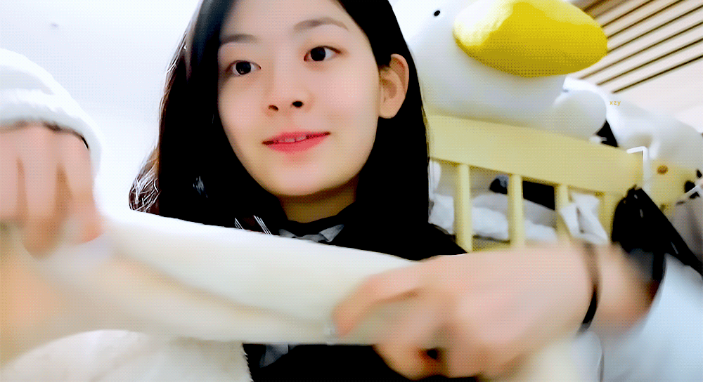 [잡담] 윤세은 브이로그 하루에 30번씩 보는 거 필수인 거 알지? | 인스티즈