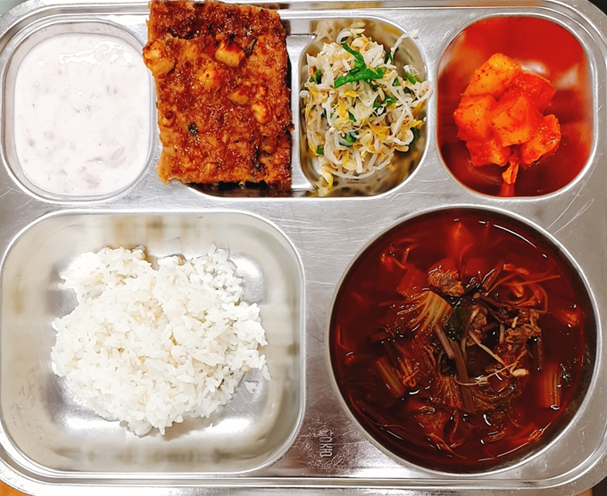학교급식, 서울 당중초등학교에 13
