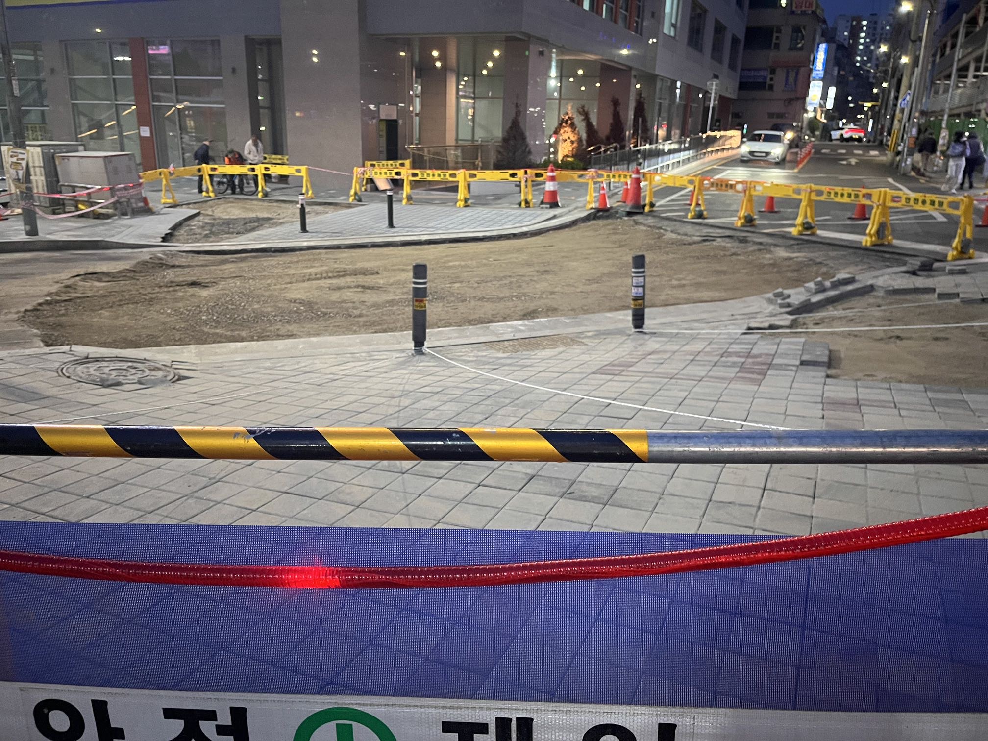17일 저녁 방문 당시 땅꺼짐 현상 사진