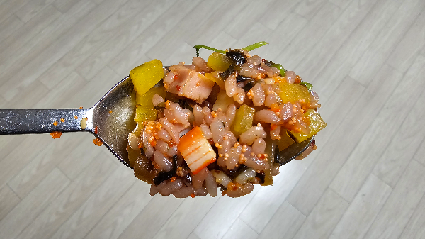 입에서 톡톡 터지는 날치알밥 식감
