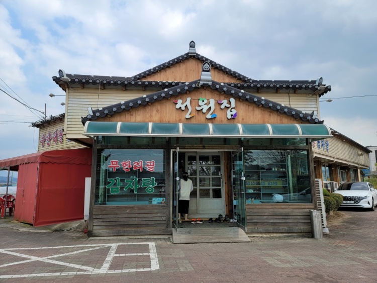  2TV 생생정보 오늘맛집 전주 시래기감자탕 무한리필, 양평 매운 곰탕 더덕삼합 위치 알아보기