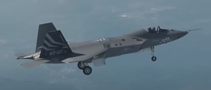 국산 첫 전투기(KF-21)의 시험 비행 성공