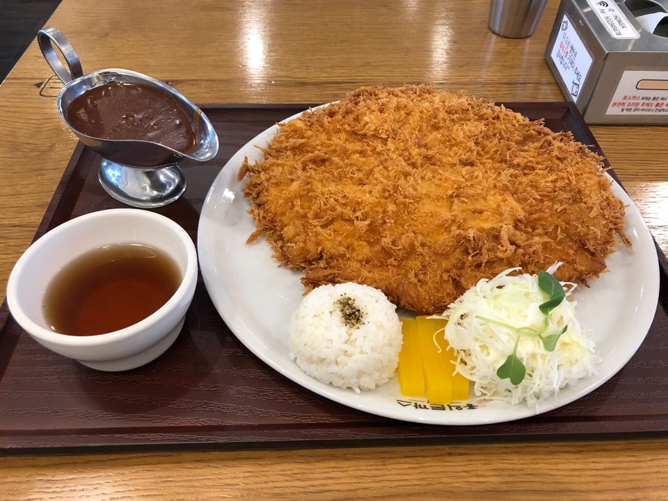  전설의 왕돈가스 맛집!! 홍익돈까스(부산대연점)를 방문하다!