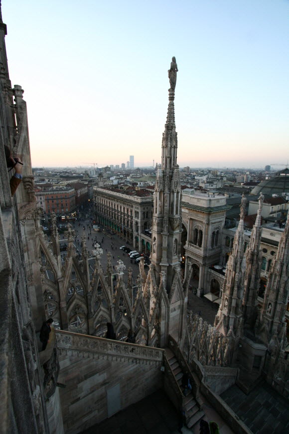 밀라노-대성당-첨탑들
