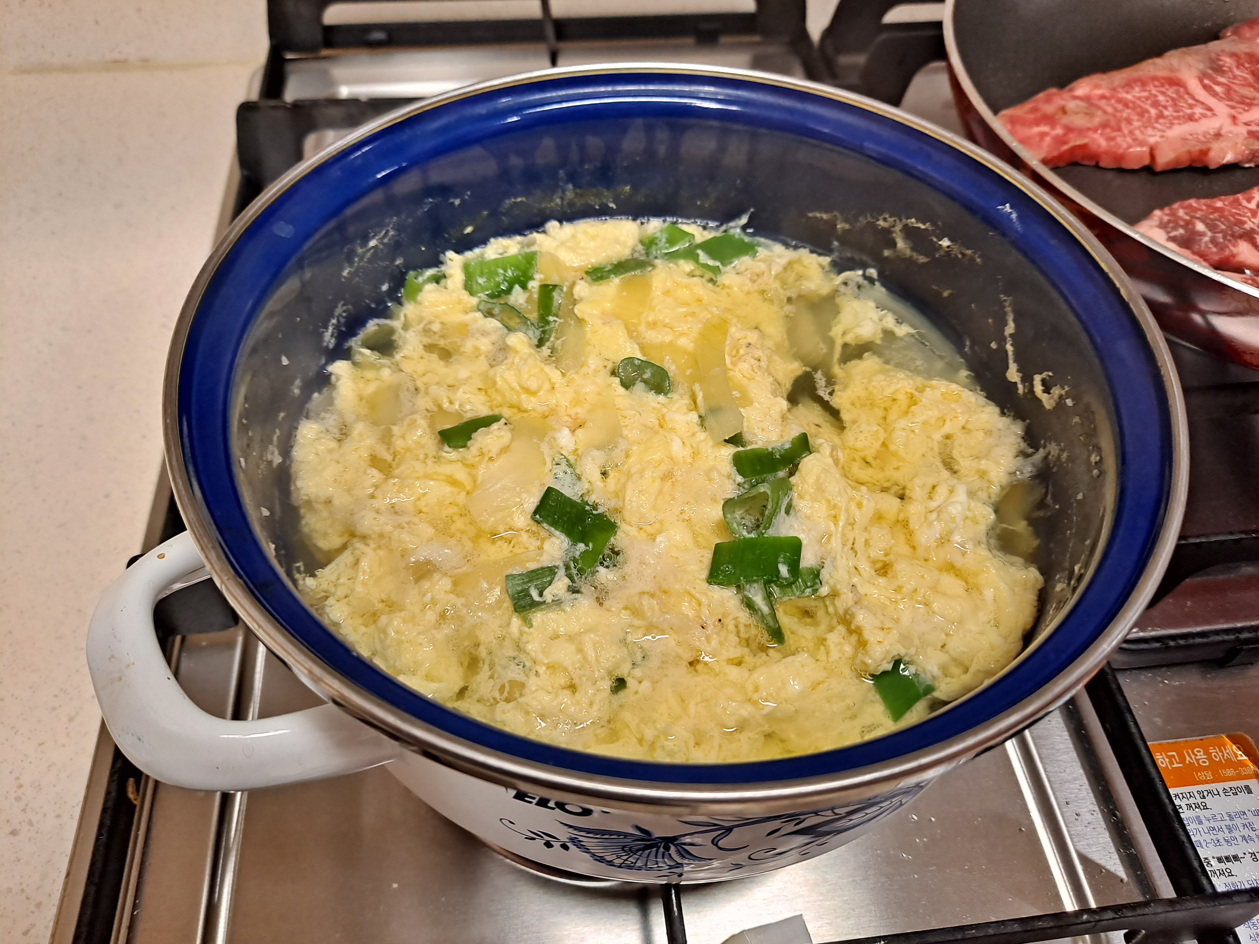  된장찌개 김치찌개 끓이기 귀찮을 땐? 계란국 만드는법!