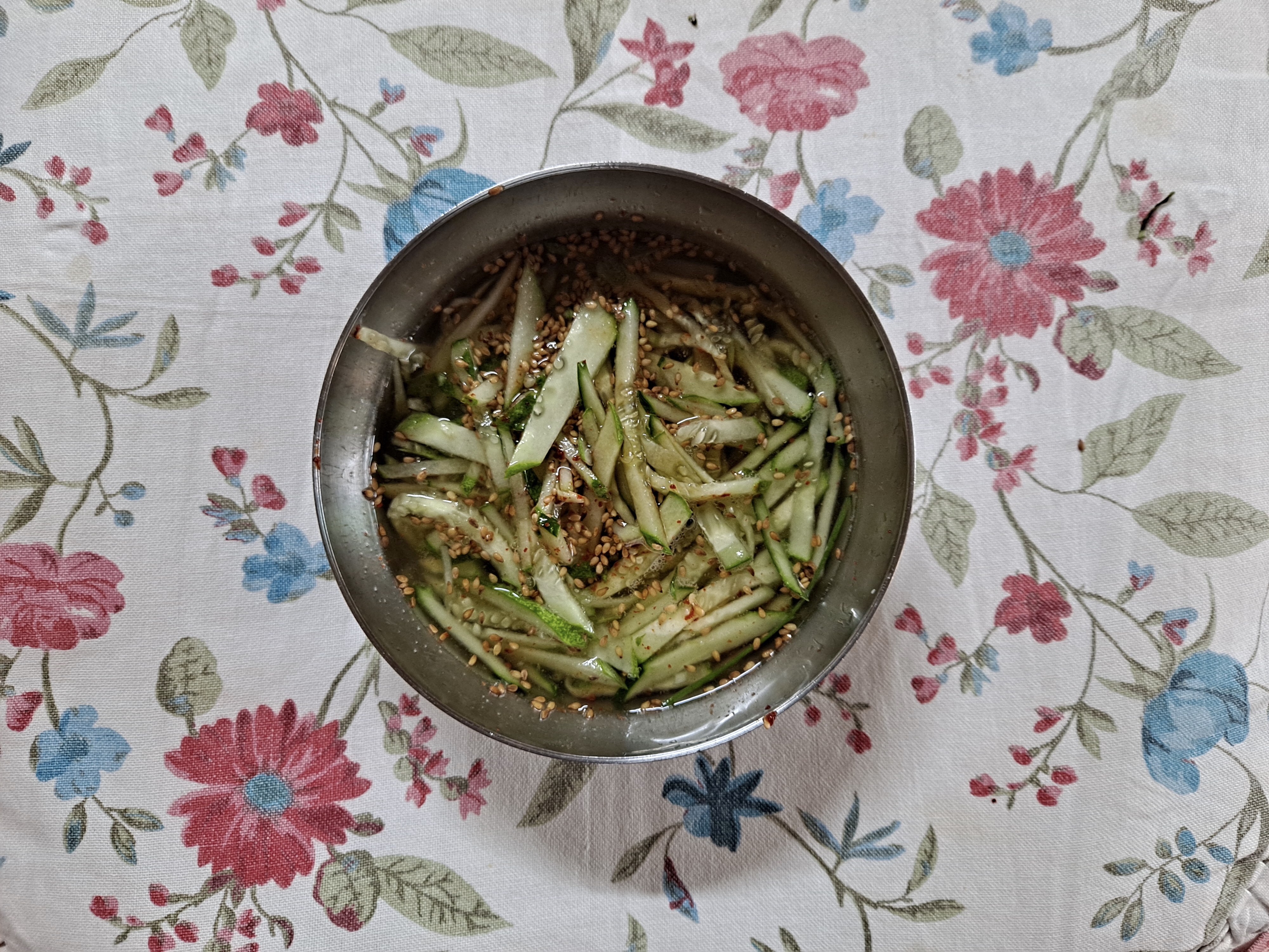  여름철 입맛을 돋우다, 오이냉국(Chilled Cucumber Soup)