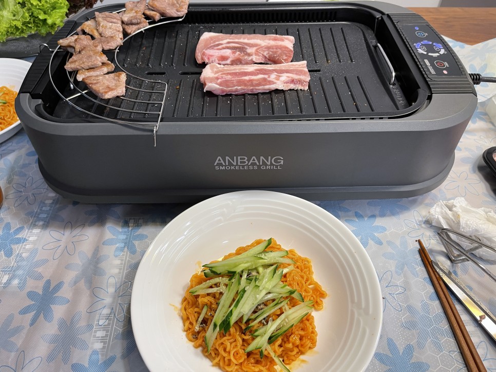  아그로수퍼 칠레산 돼지고기와 진비빔면, 호가든 보타닉.