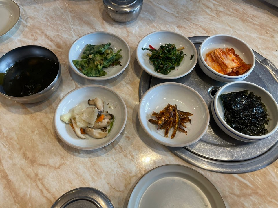 팔식당 밑반찬