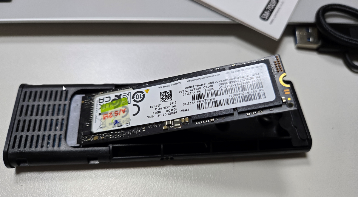 NVME SSD 외장 케이스 UNiCORN SM-700P 리뷰 사진 8