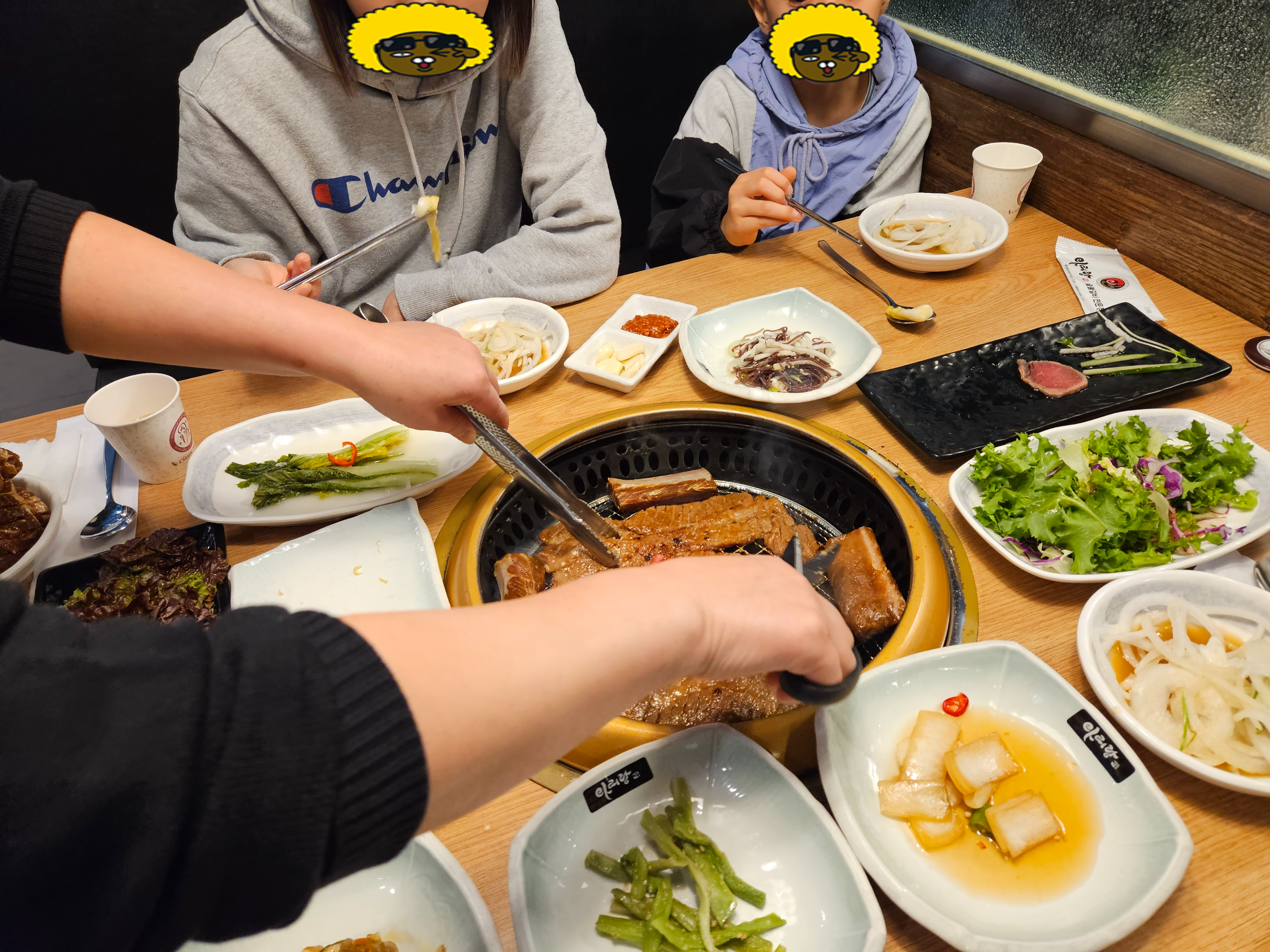 충주돼지갈비
충주고기구워주는식당
충주아리랑식당충주아리랑식당
충주아리랑숯불갈비전문점
아리랑숯불갈비전문점
Charcoal-grilled GalbiCharcoal-grilled Galbi
スップルガルビスップルガルビ
炭烤牛排骨炭烤牛排骨
lửa than củi gọnglửa than củi gọng
충주맛집
충주고깃집
충주 시청근처 맛집